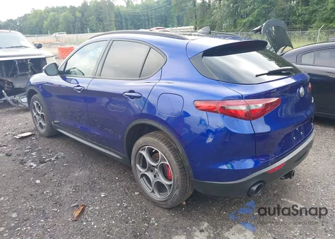 2022 Alfa Romeo Stelvio z USA, uszkodzony, nr VIN ZASPAJAN9N7D37137